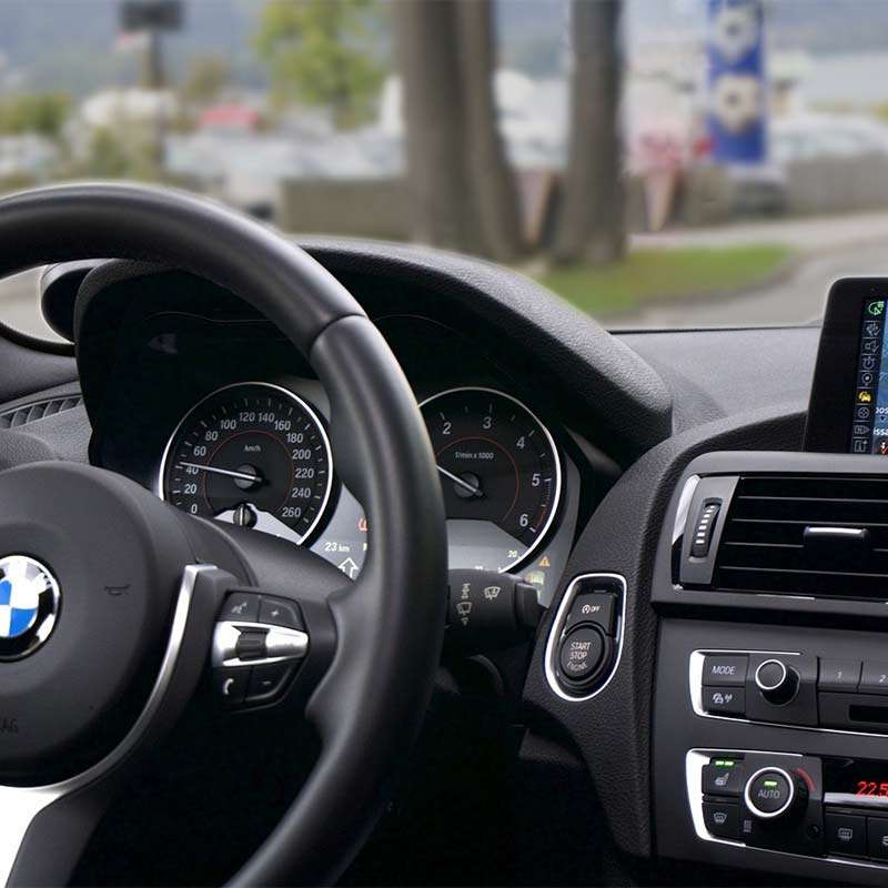 Auto im Inneren Z-Edge