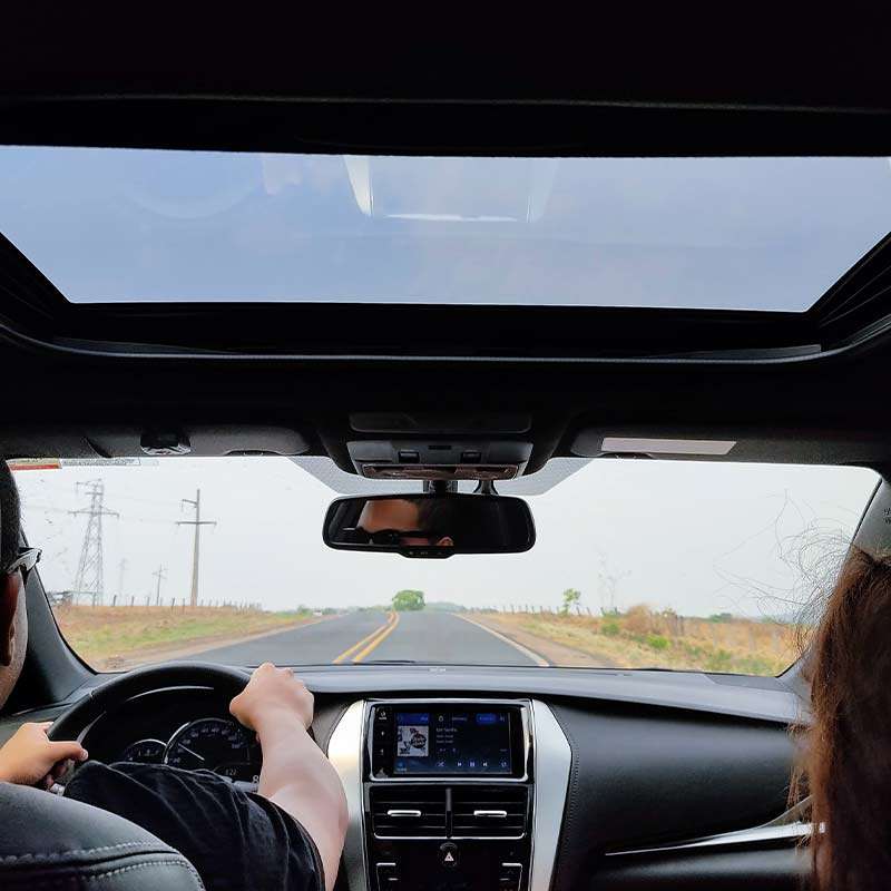 Eine Dashcam im Auto